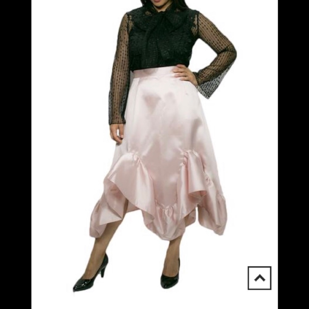 Pink skirt with a ruffled hemline